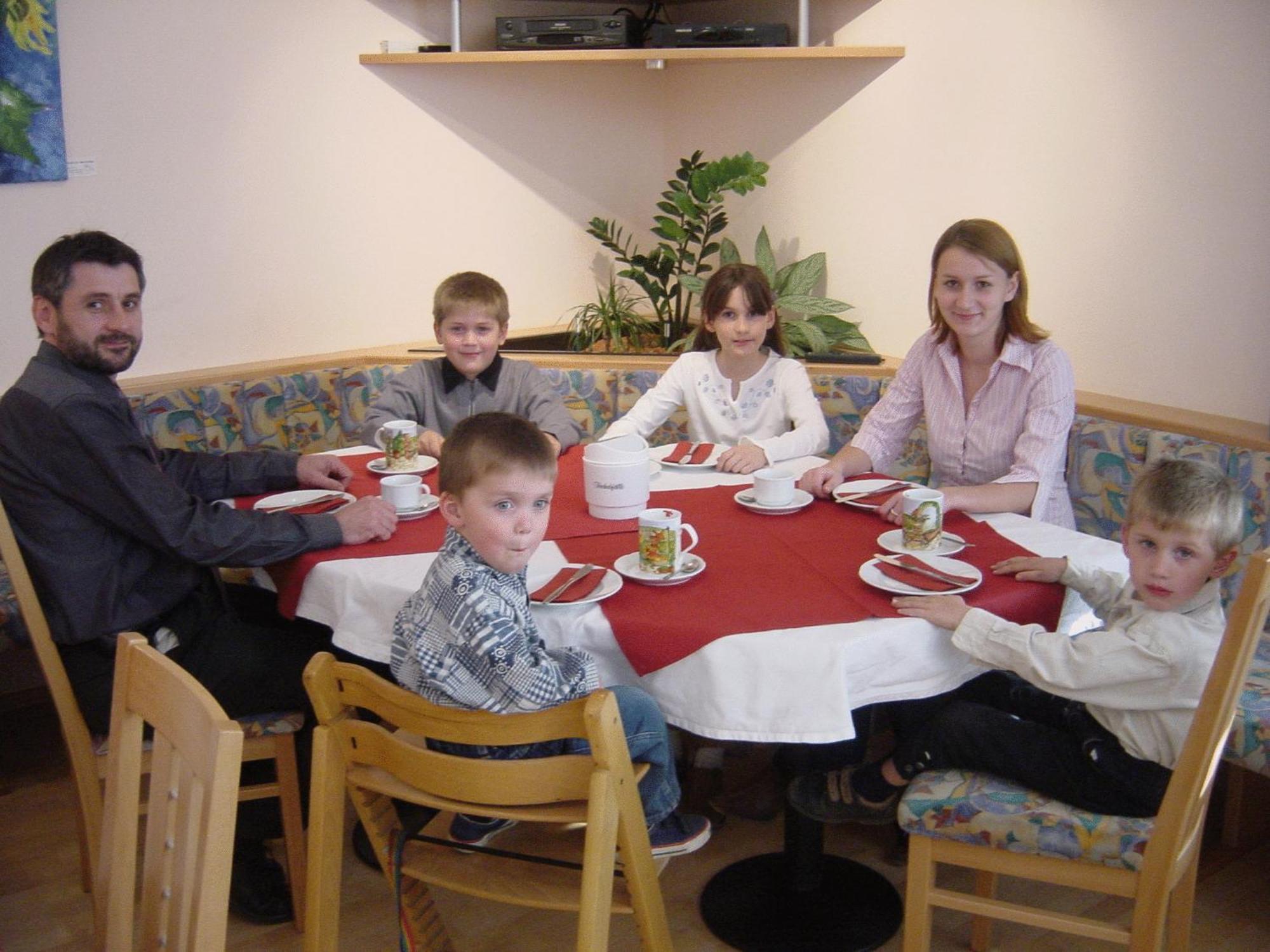 Pension Schlossblick Nebersdorf Экстерьер фото